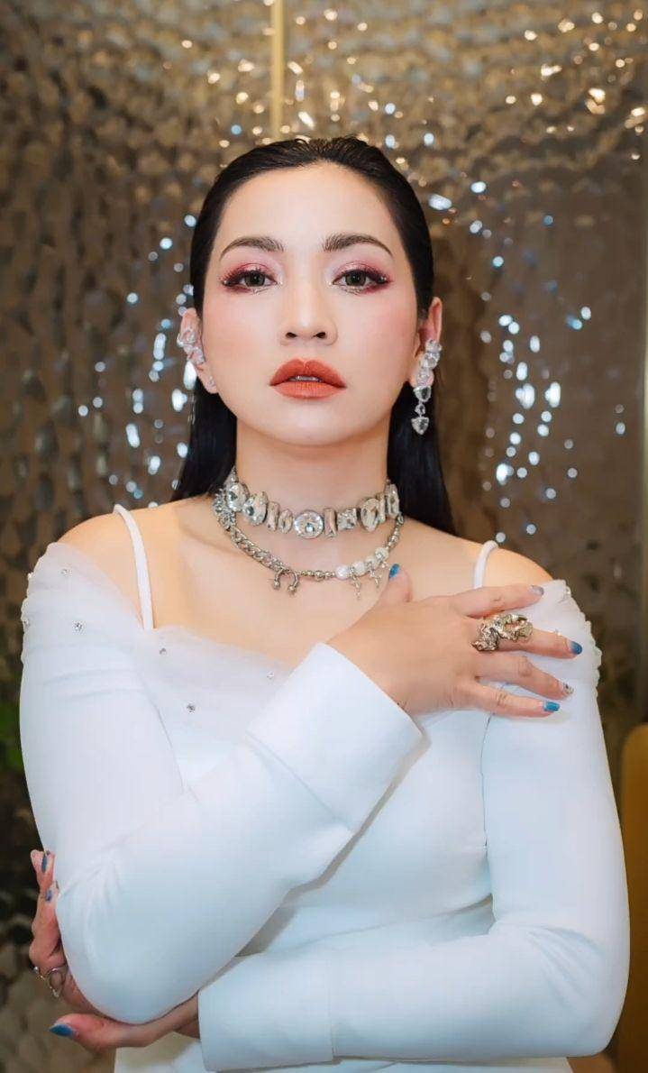 pesona Hesti Purwadinata (instagram.com/hestipurwadinata)