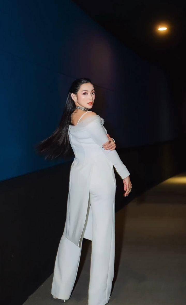 pesona Hesti Purwadinata (instagram.com/hestipurwadinata)