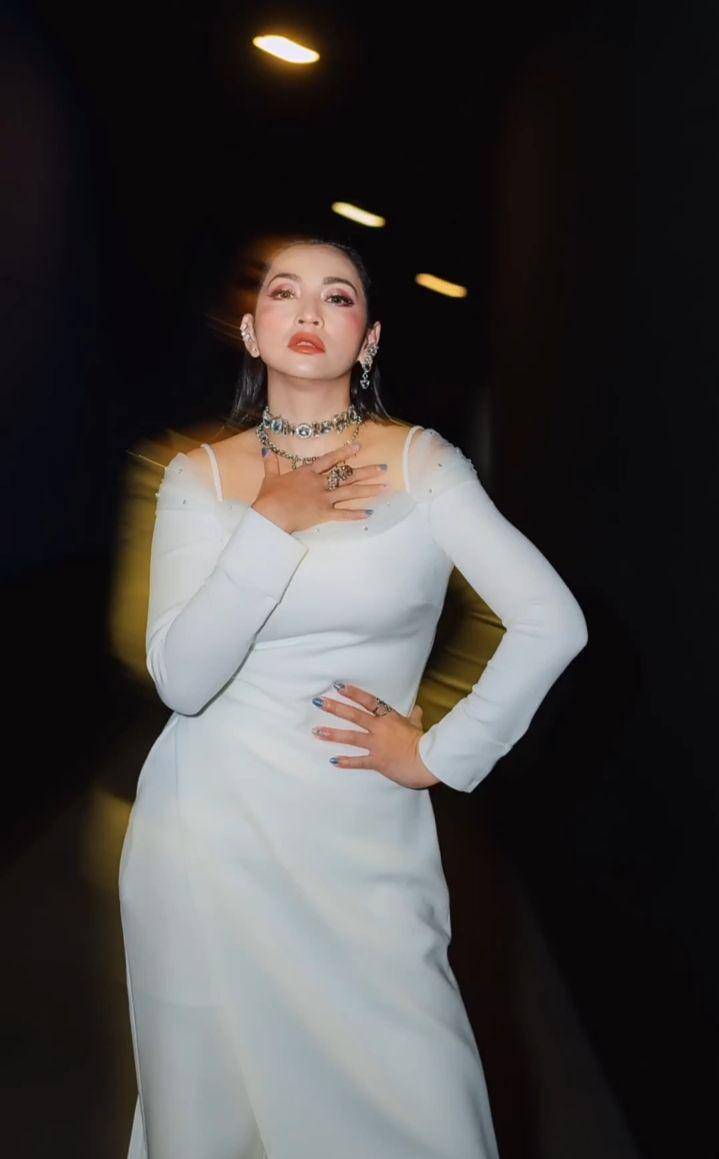 pesona Hesti Purwadinata (instagram.com/hestipurwadinata)