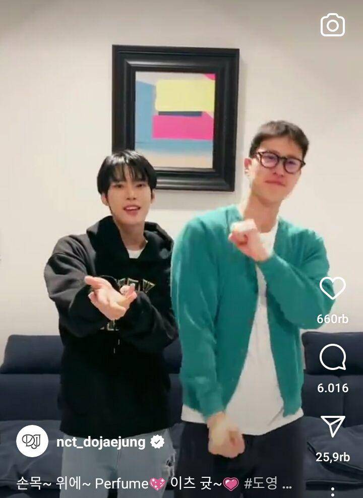Doyoung NCT Do Jae-Jung bersama Gong Myung untuk Perfume Challenge (instagram.com/nct_dojaejung)