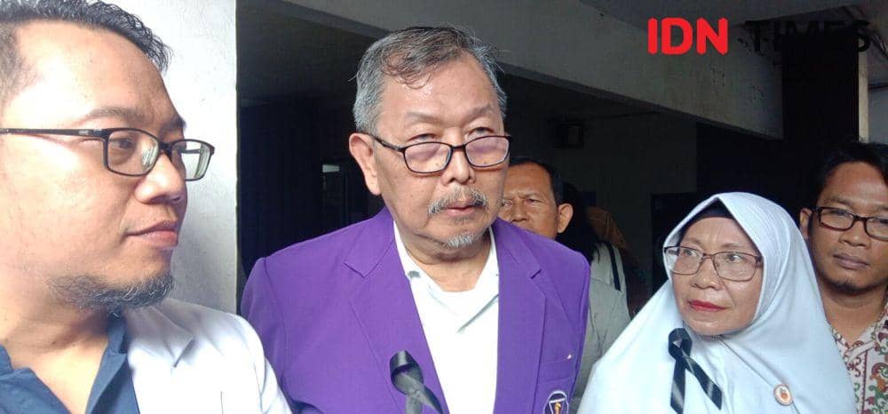 Ketua PDGI NTB drg. Bagio Ariyogo Murdjani. (IDN Times/Muhammad Nasir)
