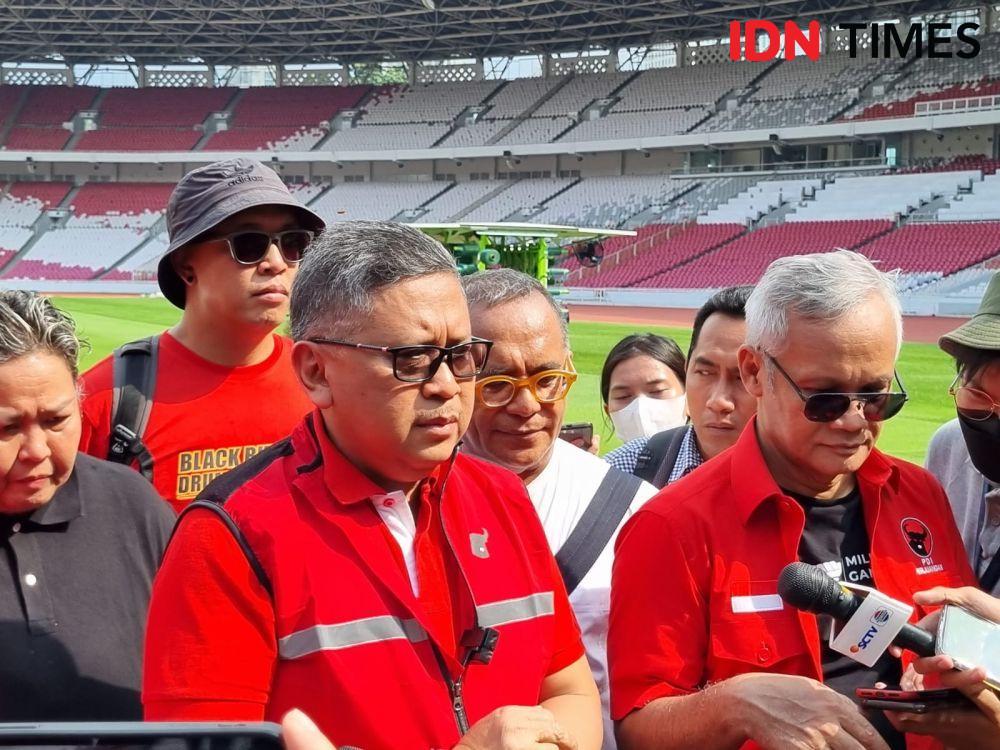 Sekjen PDIP, Hasto Kristiyanto tinjau Stadion Utama GBK untuk acara Bulan Bung Karno (IDN Times/Ilman Nafi'an)