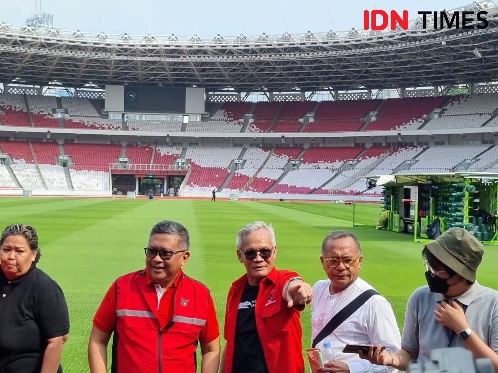 Sekjen PDIP, Hasto Kristiyanto tinjau Stadion Utama GBK untuk acara Bulan Bung Karno (IDN Times/Ilman Nafi'an)