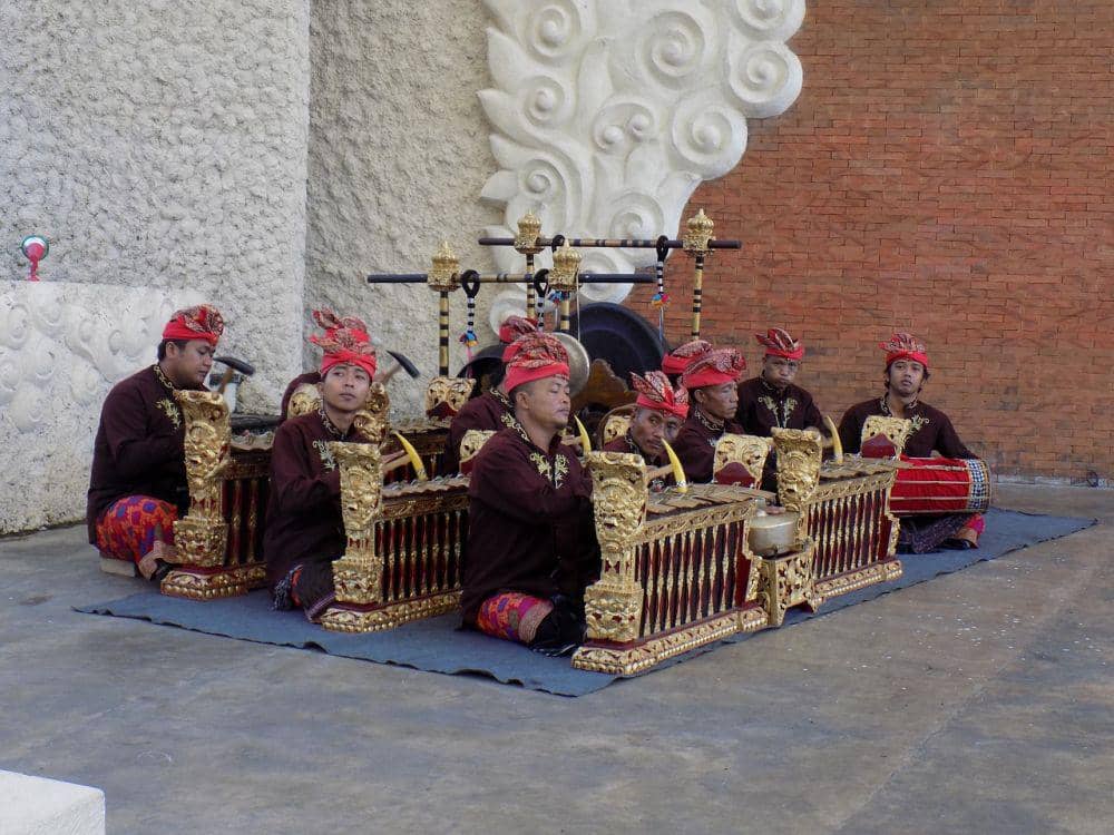 ilustrasi pertunjukan gamelan bali (pixabay.com/coffeemorning)