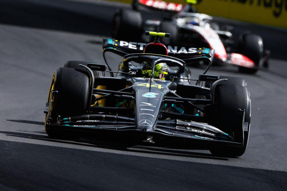 Lewis Hamilton saat menjalani balapan GP Miami 2023. (twitter.com/MercedesAMGF1)