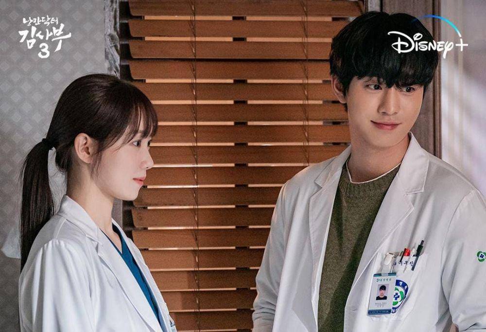 Lee Sung Kyung dan Ahn Hyo Seop di drama Dr. Romantic 3 (instagram.com/disneypluskr)