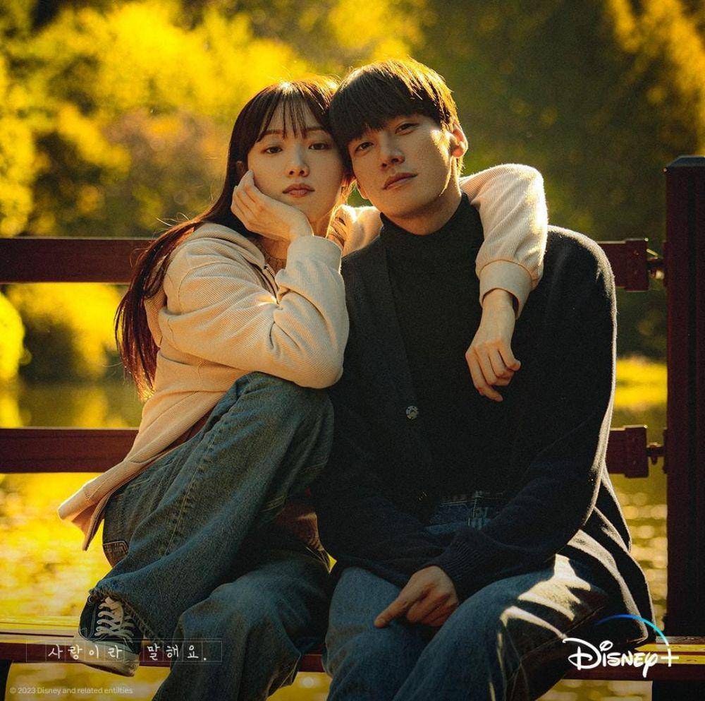 Lee Sung Kyung dan Kim Young Kwang di drama Call It Love (instagram.com/disneypluskr)