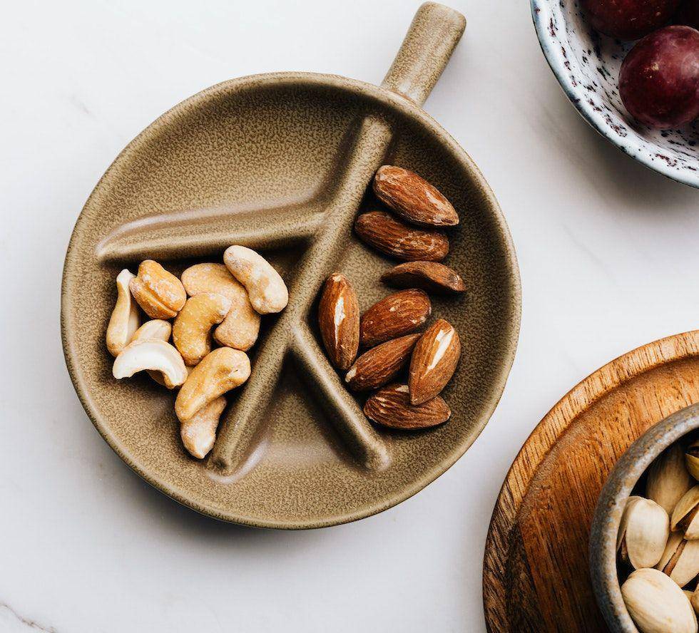 ilustrasi sajian kacang almond (pexels.com/Karolina Grabowska)