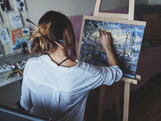 Ilustrasi seseorang dengan bakat melukis (Pexels/Valeriia Miller)