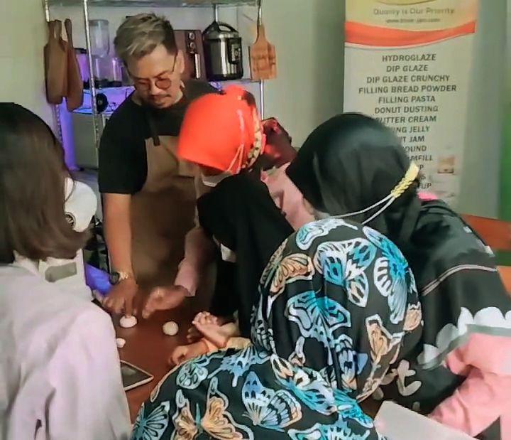 foto kegiatan kelas memasak Juragan Kue Academy (instagram.com/juragankue.academy)