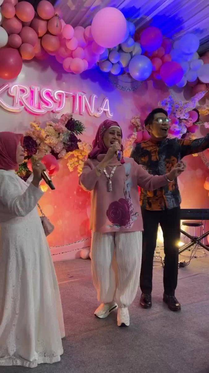 Momen ulang tahun Kristina (instagram.com/elvy_sukaesih)