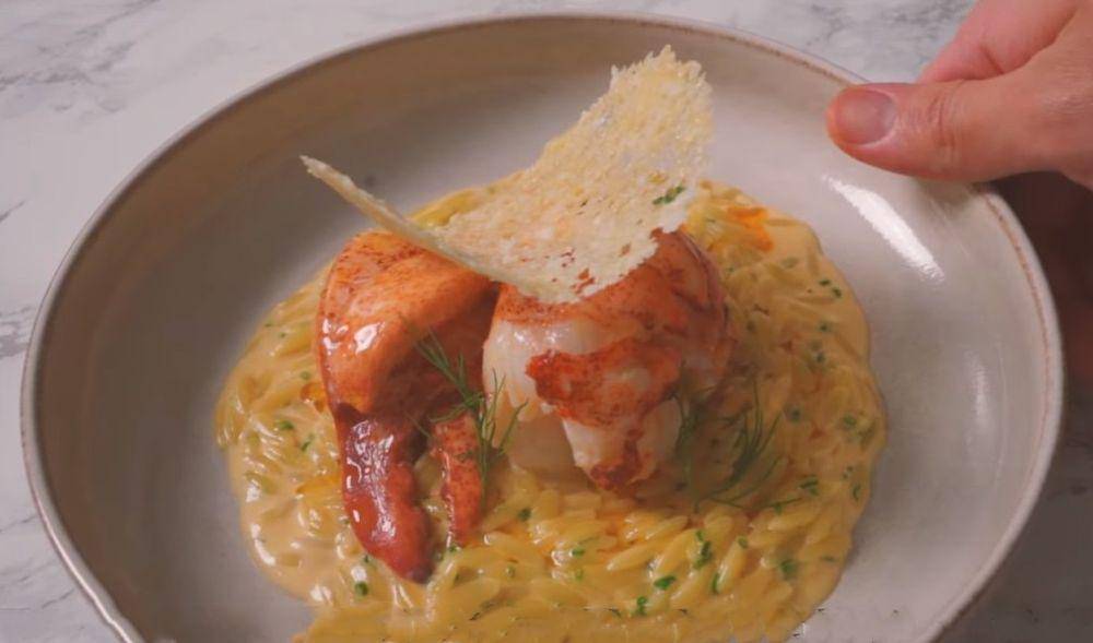 Lobster mac and cheese (YouTube.com/Daniel's GongBang)