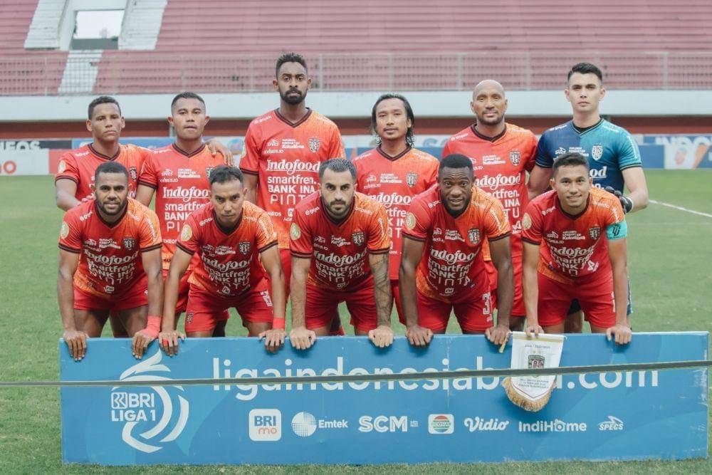 Para pemain Bali United berpose jelang jalani pertandingan BRI Liga 1 2022-23 di Stadion Maguwoharjo Kab. Sleman. (Dok. Ofisial Bali United/Ewin Setyo)
