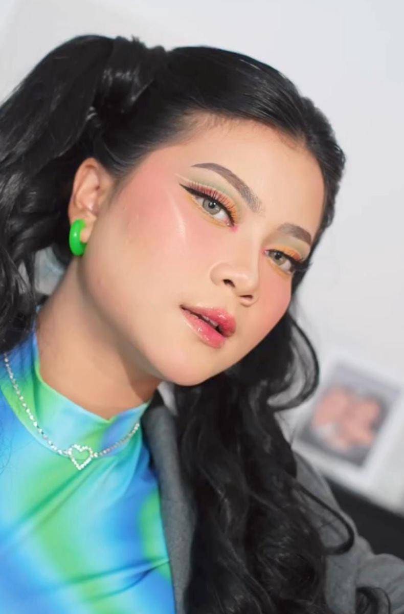 Potret dewy make up ala Hanum Mega (instagram.com/real.hanummegaa)