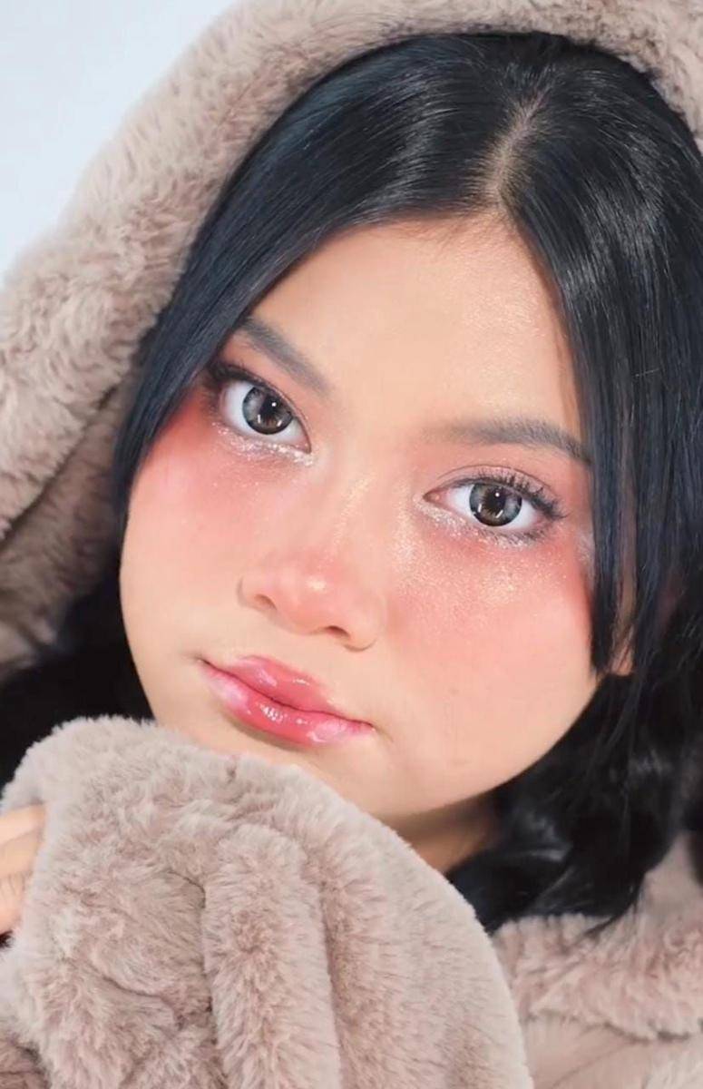 Potret dewy make up ala Hanum Mega (instagram.com/real.hanummegaa)