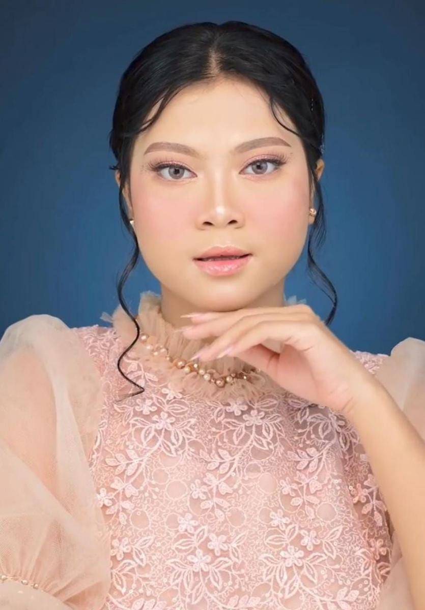 Potret dewy make up ala Hanum Mega (instagram.com/real.hanummegaa)