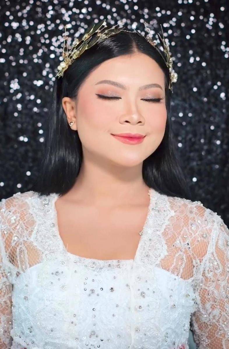 Potret dewy make up ala Hanum Mega (instagram.com/real.hanummegaa)
