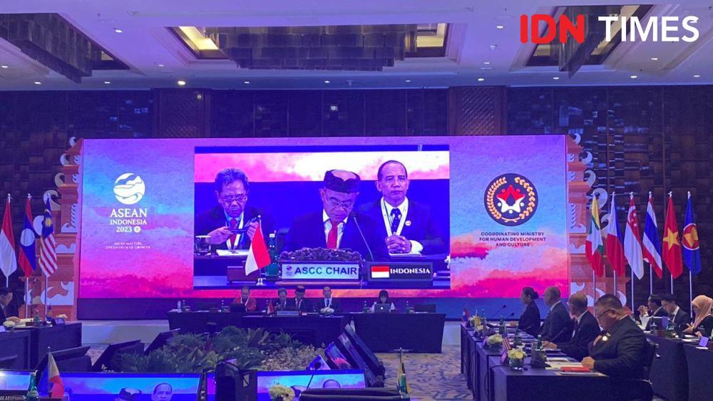 Menteri Koordinator Pembangunan Manusia dan Kebudayaan (Menko PMK) Muhadjir Effendy memimpin sidang ke-29 Socio Cultural Community (ASCC) di Nusa Dua Bali. Pada ASCC 2023, Menteri Bidang Sosial dan Kebudayaan ASEAN akan mendeklarasikan empat dokumen untuk dibawa pada Konferensi Tingkat Tinggi (KTT) ke-42 ASEAN di Labuan Bajo, NTT. (Amir Faisol/IDN Times)