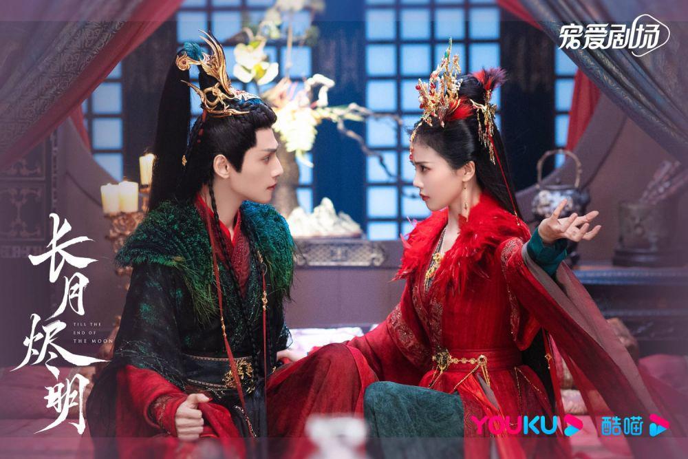 Ye Xiwu ingin membunuh Tantai Jin setelah menikah di Cdrama Till The End of The Moon (dok. Youku/Till The End of The Moon)