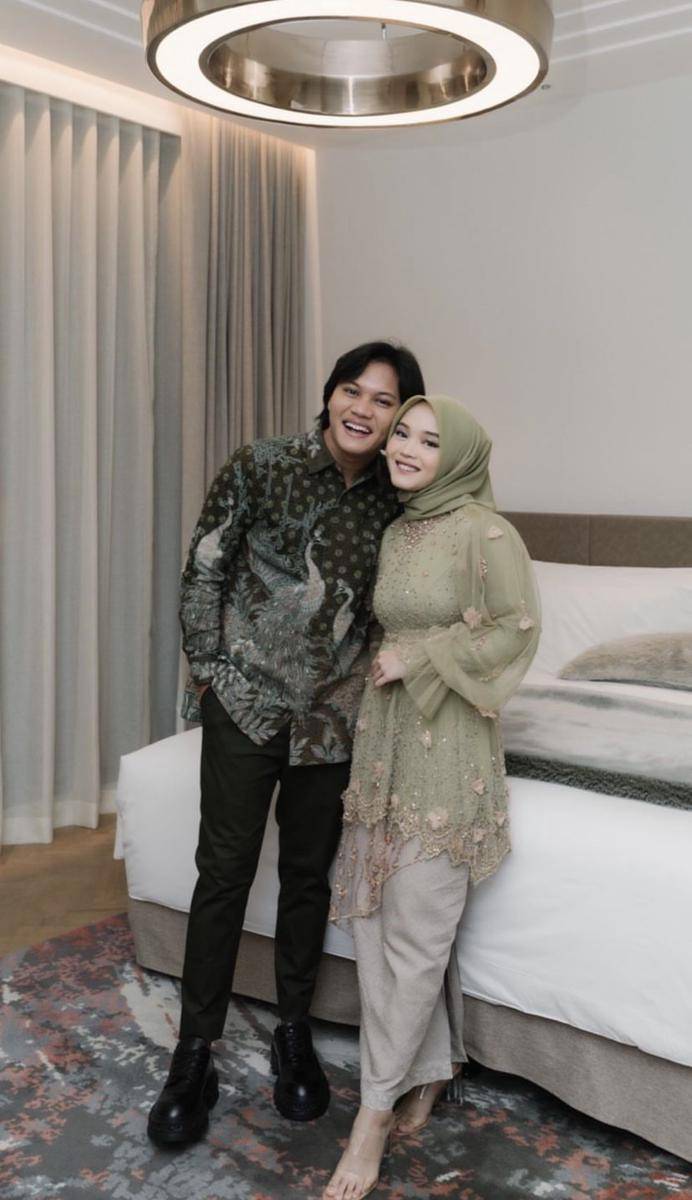 potret Putri Delina di acara lamaran Rizky Febian dan Mahalini (instagram.com/putridelinaa)