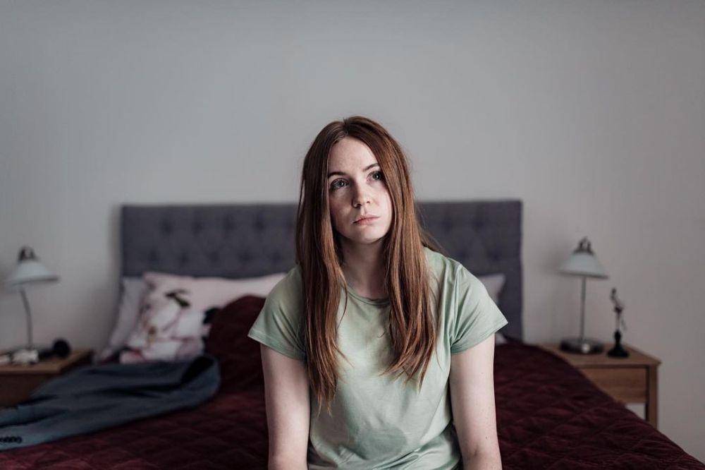Karen Gillan dalam film Dual (instagram.com/karengillan)