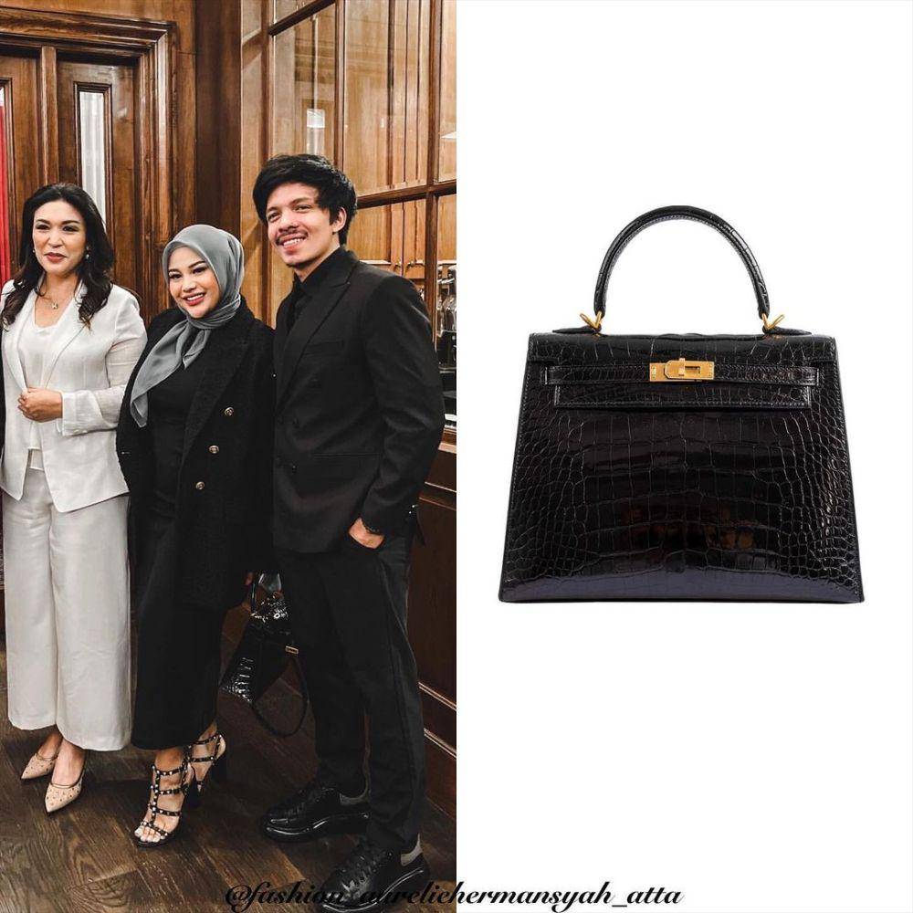 Harga tas Aurelie Hermansyah (instagram.com/fashion_aureliehermansyah_atta)