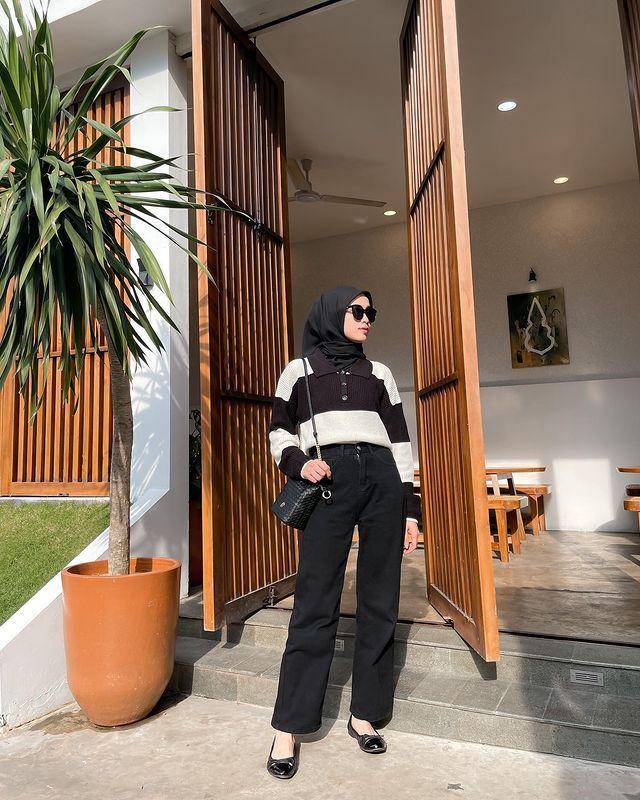 Vina Maulina dan styling hijab hitamnya (instagram.com/vinamaulina)
