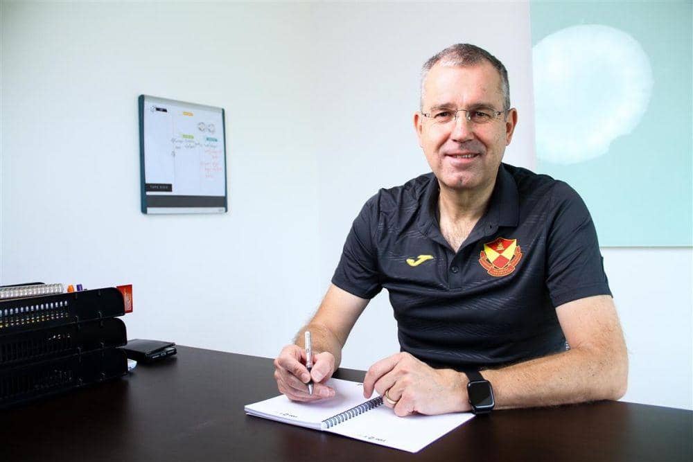 Pelatih Timnas Myanmar U-22, Michael Feichtenbeiner, saat melatih Selangor FC pada tahun 2021. (Dok. Ofisial Selangor FC)