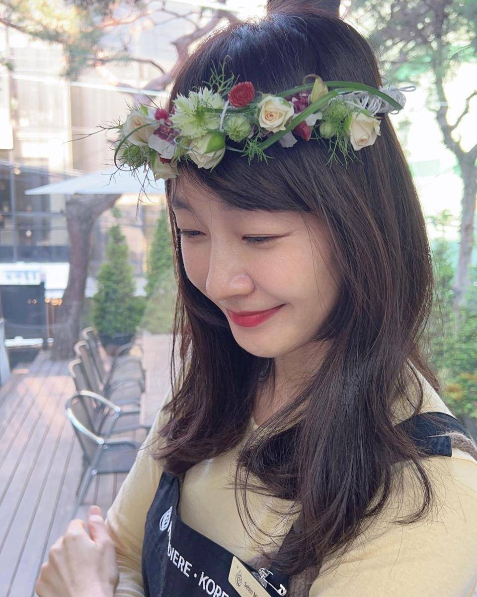 Myung Se Bin (Instagram.com/sebin_flower)