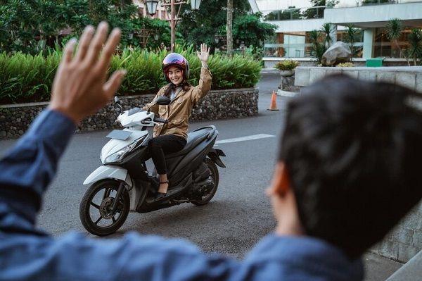 7 Motor Ringan untuk Perempuan, Ada Honda BeAT hingga Fazzio