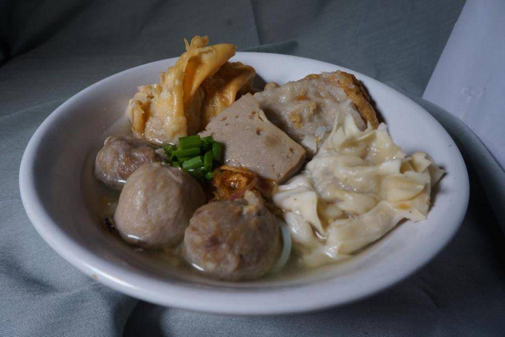 bakso di dalam mangkok (commons.wikimedia.org/Schweigeblick)