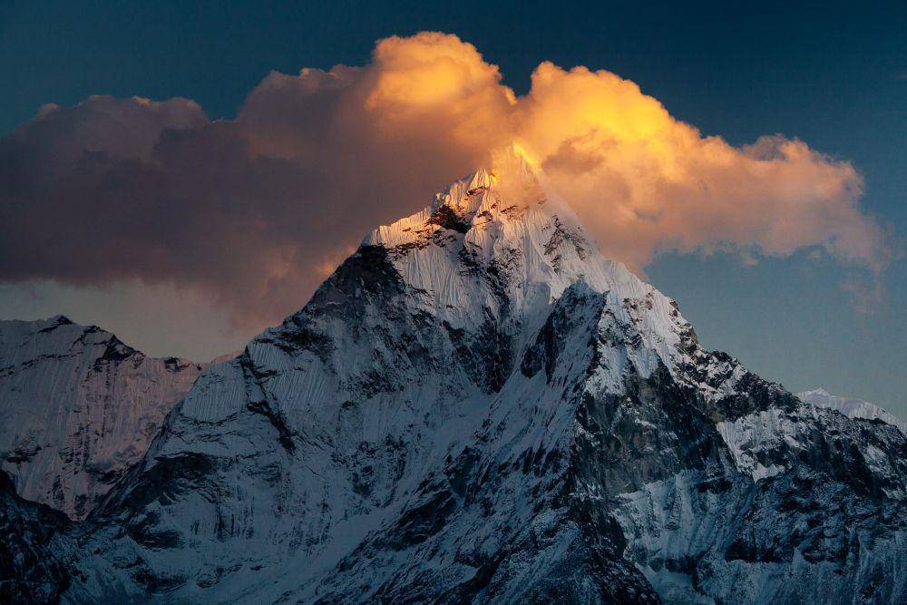 Ama Dablam (unsplash.com/Cristian Grecu)