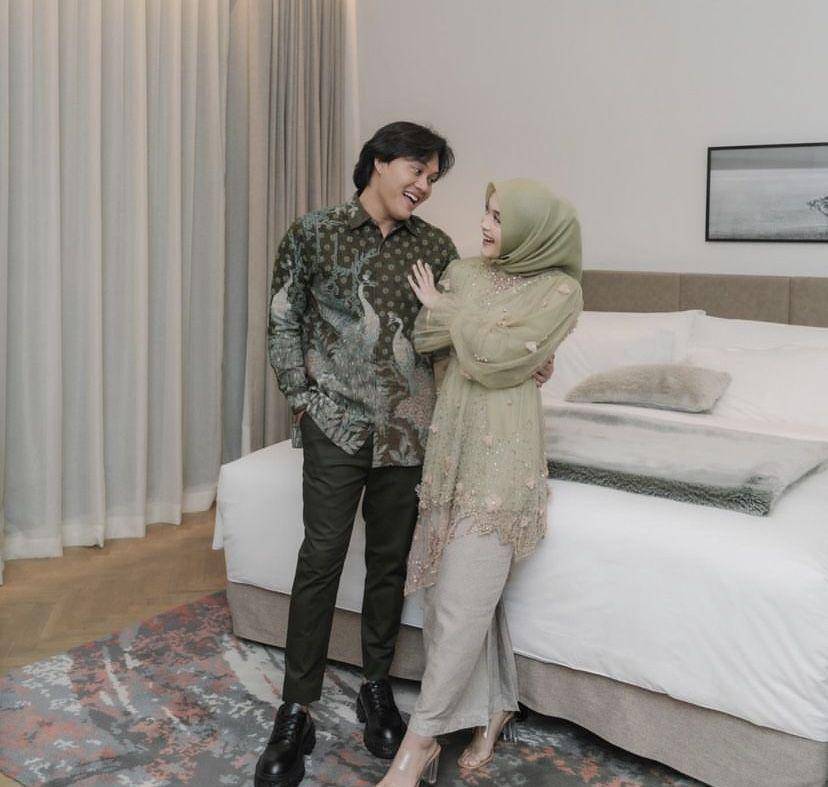 potret Putri Delina di acara lamaran Rizky Febian dan Mahalini (instagram.com/putridelinaa)