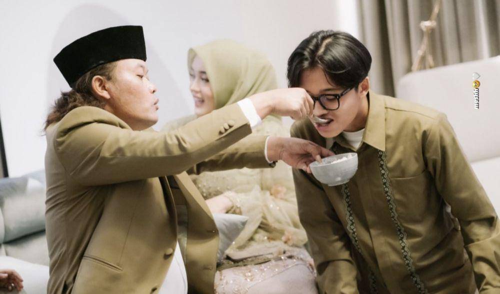 potret Putri Delina di acara lamaran Rizky Febian dan Mahalini (instagram.com/putridelinaa)