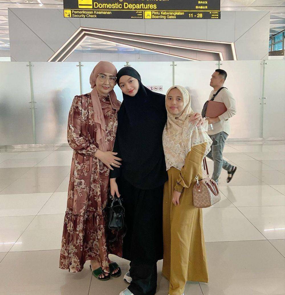potret Glenca Chysara, mama dan manager (instagram.com/etty_kuswani_)