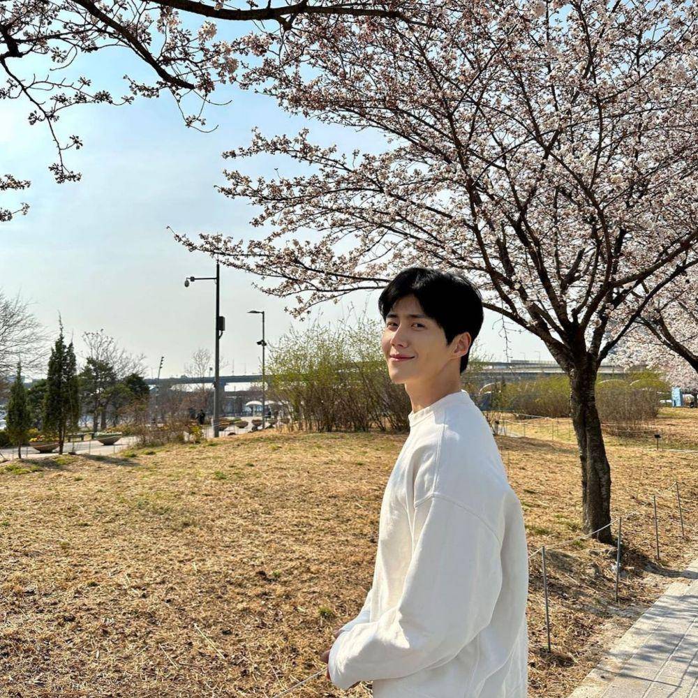 Kim Seon Ho (instagram.com/seonho__kim)