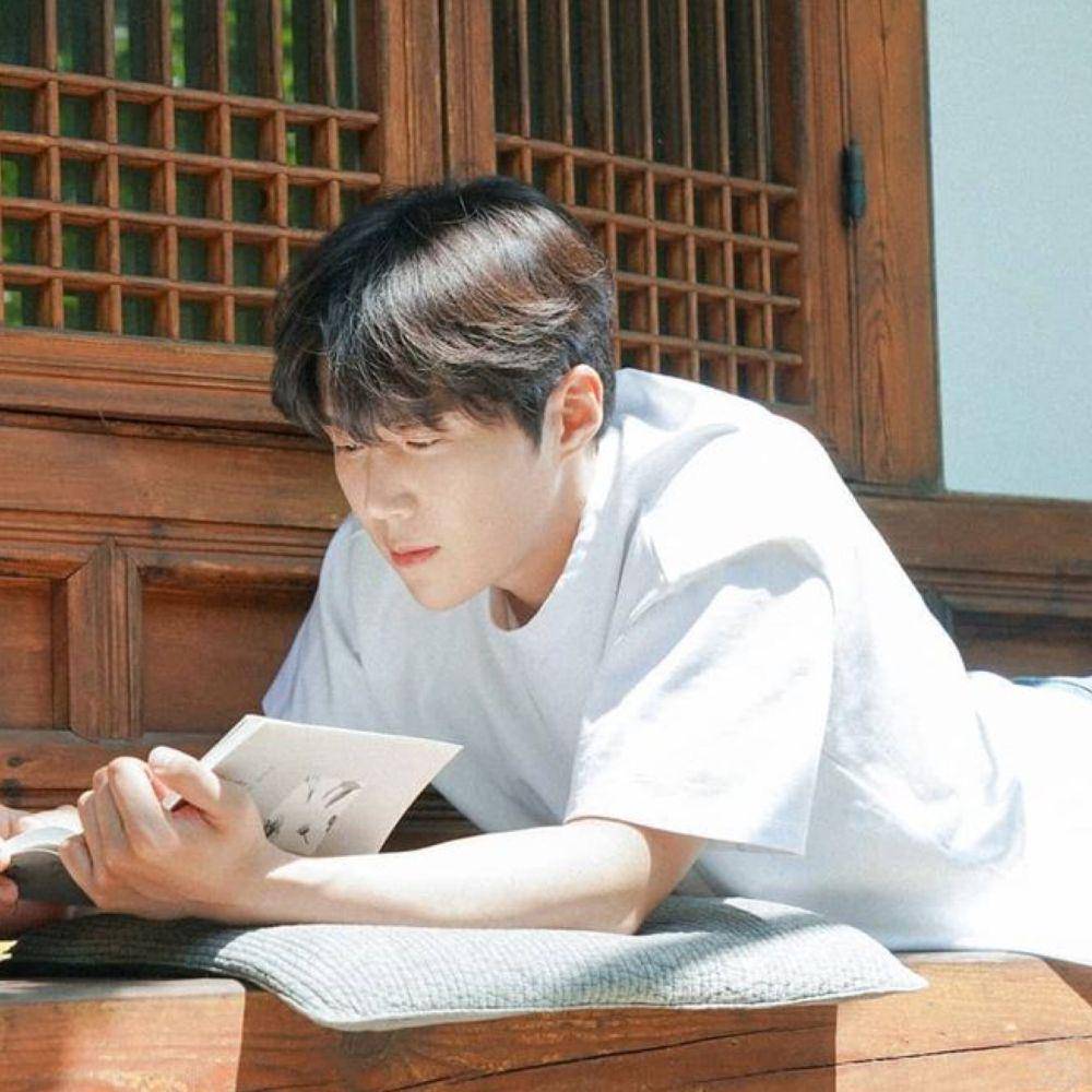 Kim Seon Ho (instagram.com/salt_ent)