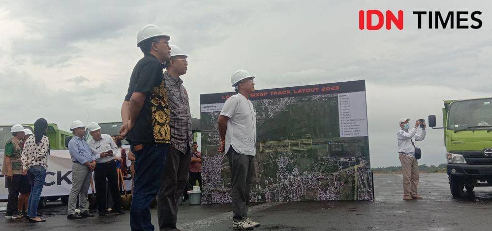 Gubernur NTB Zulkieflimansyah saat menghadiri groundbreaking pembangunan Sirkuit MXGP Selaparang Lombok. (IDN Times/Muhammad Nasir)