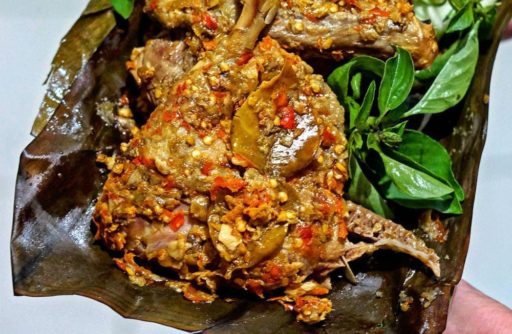 Resep Pepes Ayam Bumbu Pedas yang Meresap Sampai ke Dalam