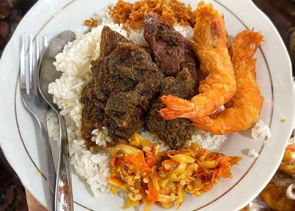 Nasi Campur Madura Dapur Bu Dewi (instagram.com/r47natjan)