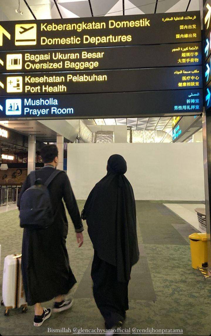potret Glenca Chysara dan Rendi Jhon berangkat umrah (instagram.com/etty_kuswani_)