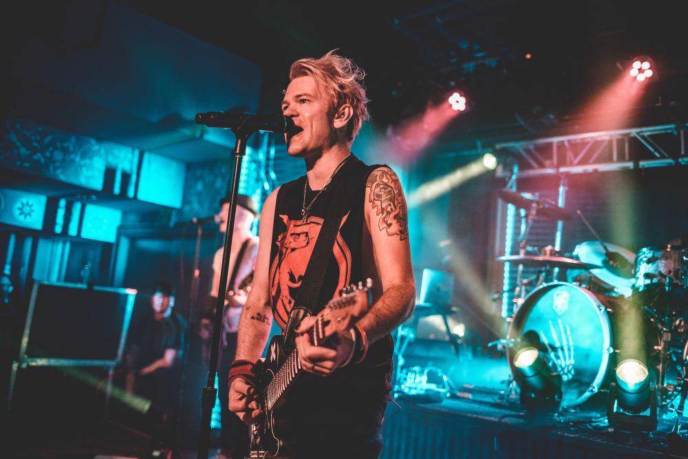 potret Deryck Whibley, vokalis Sum 41 (sum41.com)