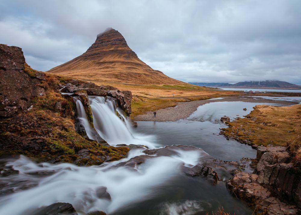 Kirkjufell (unsplash.com/Khamkéo Vilaysing)