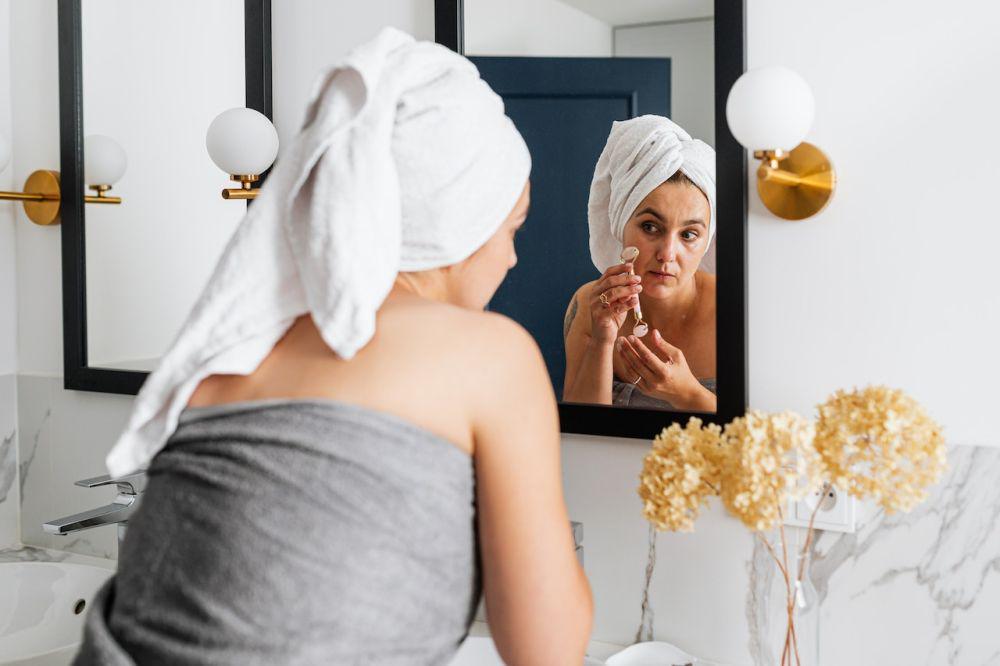 Ilustrasi menggunakan face roller (pexels.com/Karolina Grabowska)