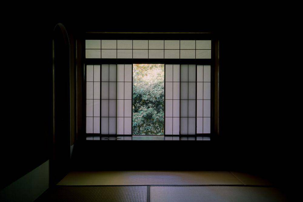 Jendela (pexels.com/Satoshi Hirayama)