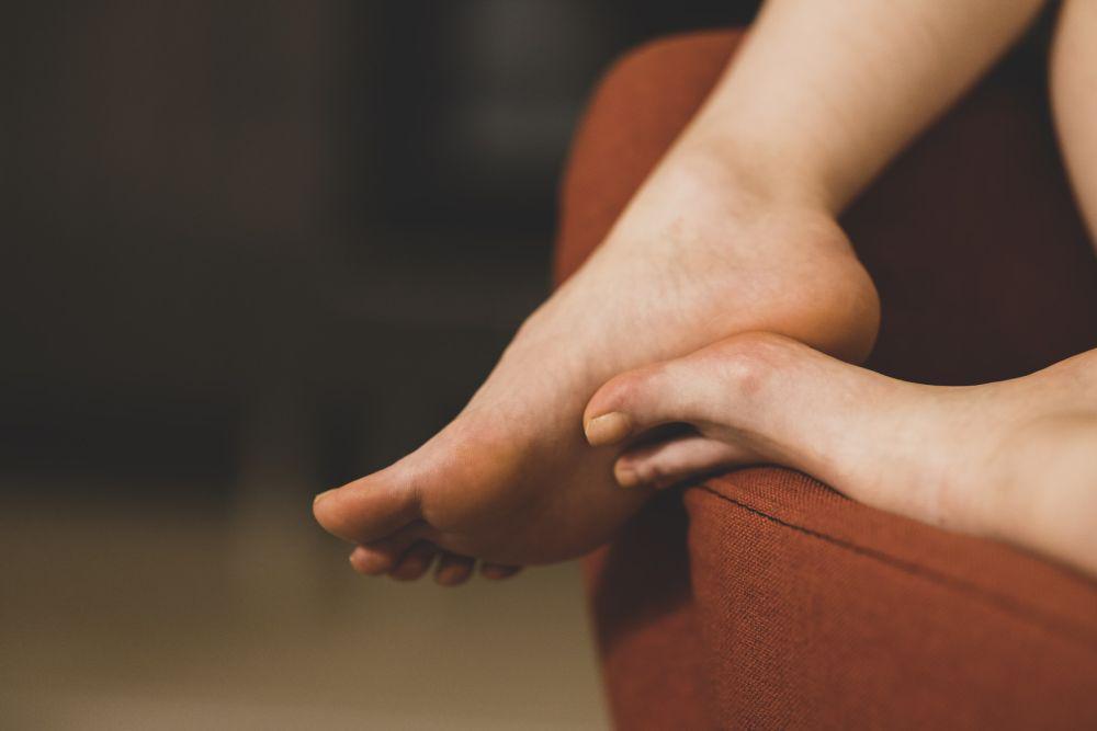 5 Tips Mencegah Tumit Kaki Mengalami Pecah-pecah, Tetap Mulus!