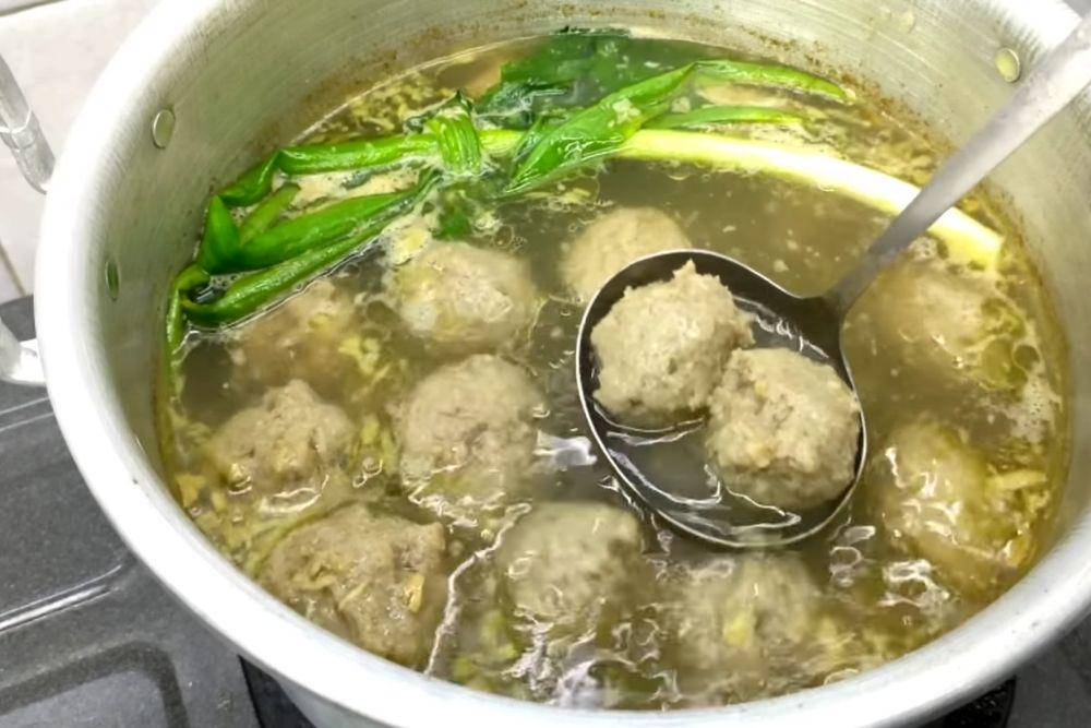 ilustrasi membuat kuah bakso (YouTube.com/CR COOK)