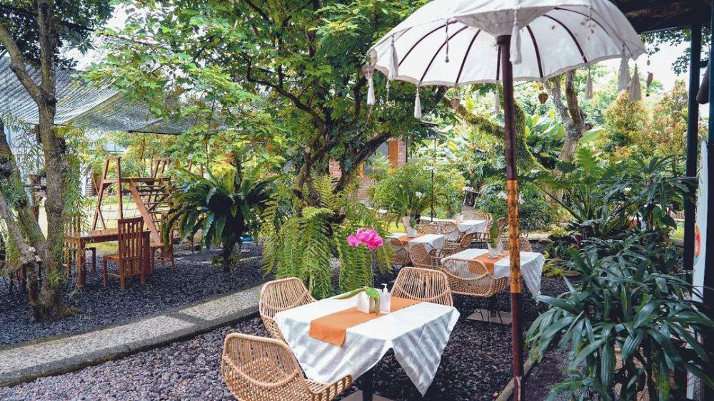 Suasana di Arundina Resto di tengah kebun anggrek Duta Orchid. (Instagram.com/arundinarestaurant)