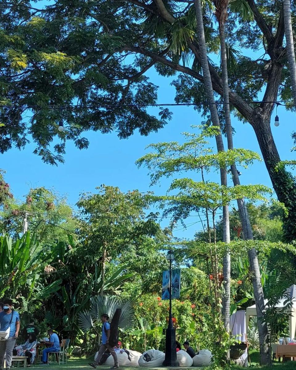 Suasana di Renoma Cafe and Venue. (Instagram.com/renomabali)