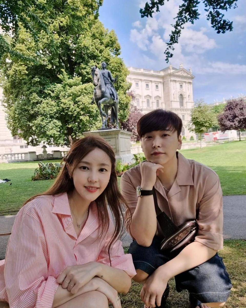 potret Lee Sungmin dan Kim Sa Eun (instagram.com/_liustudio_)